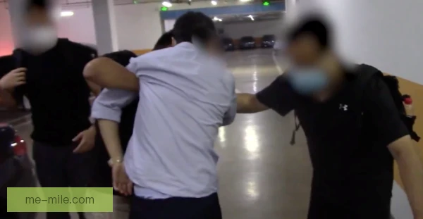 某队核心大力抽射破门，全队士气瞬间高涨